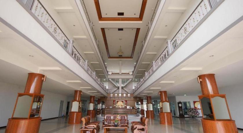 Oyo 75394 Sakthong Grand Hotel Chiang Khong Extérieur photo