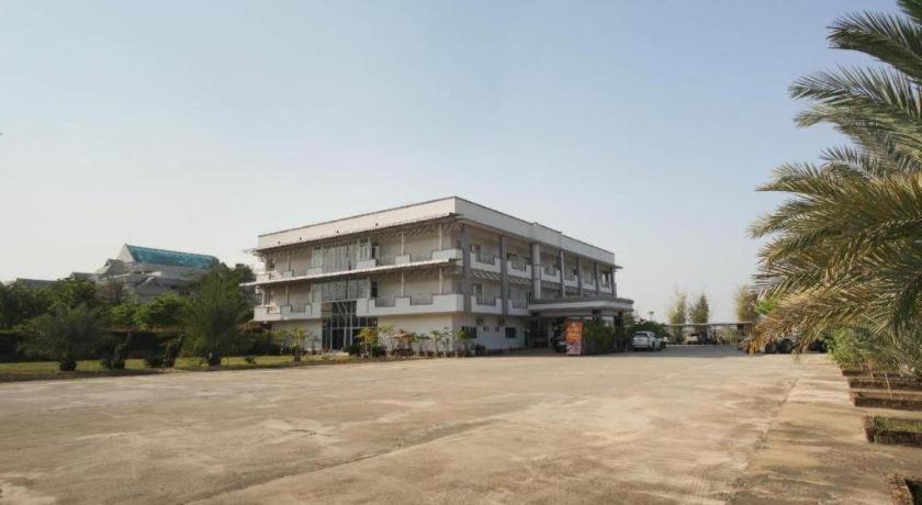 Oyo 75394 Sakthong Grand Hotel Chiang Khong Extérieur photo